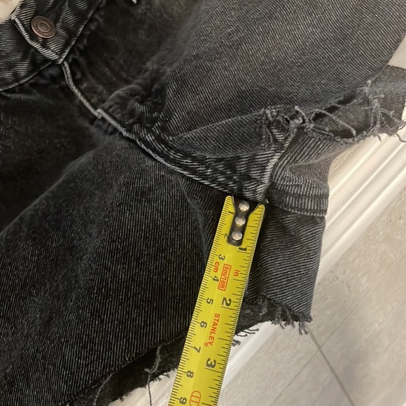 Vintage Signature Levi’s Black Denim Short Shorts | Size 30 Waist - Picture 6 of 9